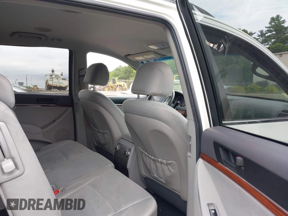 2011 Hyundai Veracruz GLS with VIN KM8NUDCC5BU154945, listed as a IAAI auction lot 42608801 with 132,296 mi miles and . Bid and sale history available at DreamBid. Image 8.