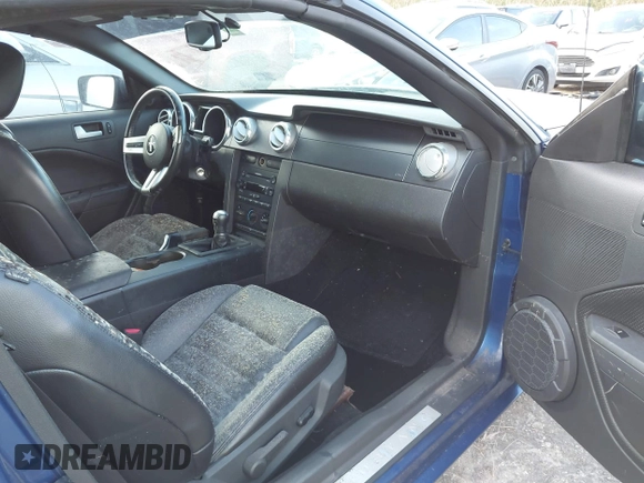 2007 Ford Mustang GT Deluxe with VIN 1ZVHT85H075325586, listed as a IAAI auction lot 40581160 with Not Provided miles and . Bid and sale history available at carsss.com. Image 5.