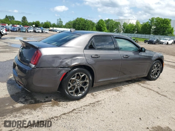 2015 Chrysler 300 S z VIN 2C3CCAGG8FH899454, wystawiony jako Copart lot #59947615 z przebiegiem 113 942 mil mil oraz Szkoda całkowita • Salvage title. Historia ofert i sprzedaży dostępna na DreamBid. Obrazek 3.