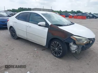 2016 Toyota Corolla L with VIN 5YFBURHE4GP401469, listed as a IAAI auction lot 42083642 with 204,258 mi miles. Bid and sale history available at carsss.com. Image 1.