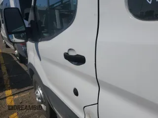 2023 Ford Transit Passenger XL z VIN 1FBAX9C86PKA70756, wystawiony jako IAAI lot #42731060 z przebiegiem 23 399 mil mil oraz . Historia ofert i sprzedaży dostępna na DreamBid. Obrazek 7.