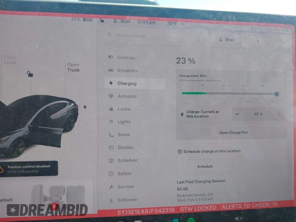 2018 Tesla Model 3 Long Range Battery z VIN 5YJ3E1EA9JF042319, wystawiony jako IAAI lot #41871931 z przebiegiem 138 837 mil mil oraz . Historia ofert i sprzedaży dostępna na DreamBid. Obrazek 18.
