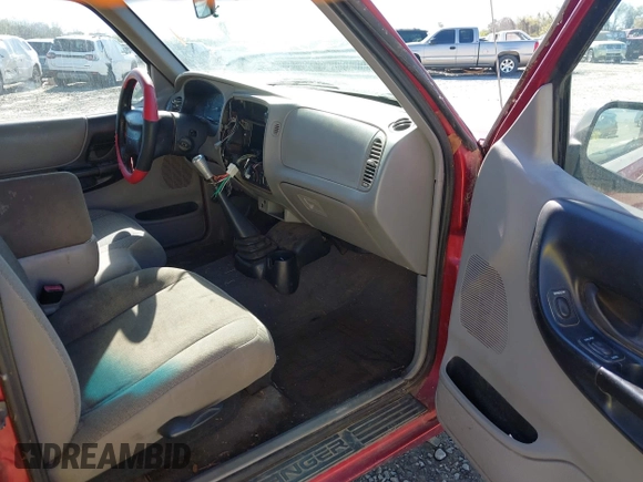 2000 Ford Ranger XL with VIN 1FTYR14VXYTB00914, listed as a IAAI auction lot 41891845 with 186,148 mi miles. Bid and sale history available at carsss.com. Image 5.