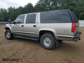 1999 Chevrolet Suburban with VIN 1GNGK26J0XJ439859, listed as a Copart auction lot 69076004 with 277,201 mi miles and Salvage Title. Bid and sale history available at carsss.com. Image 2.