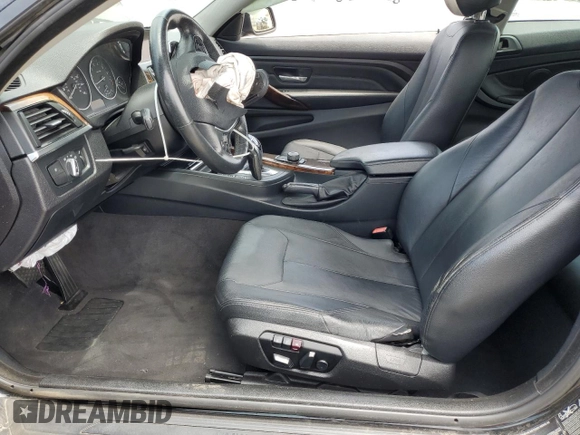 2014 BMW 4 Series 428i xDrive z VIN WBA3N9C56EF722472, wystawiony jako Copart lot #59873185 z przebiegiem 129 926 mil mil oraz Szkoda całkowita • Salvage title. Historia ofert i sprzedaży dostępna na DreamBid. Obrazek 7.