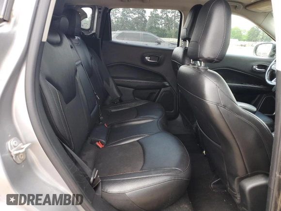 2019 Jeep Compass Altitude z VIN 3C4NJCBBXKT652245, wystawiony jako Copart lot #54715085 z przebiegiem 137 321 mil mil oraz Szkoda całkowita • Salvage title. Historia ofert i sprzedaży dostępna na DreamBid. Obrazek 11.