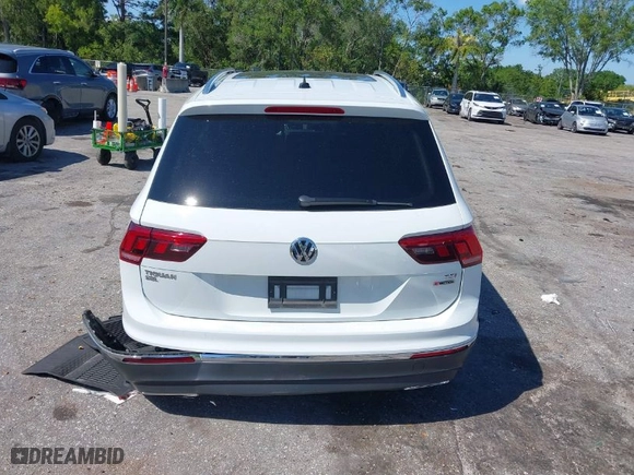 2018 Volkswagen Tiguan SEL with VIN 3VV2B7AX2JM007118, listed as a IAAI auction lot 41891662 with 34,889 mi miles. Bid and sale history available at carsss.com. Image 17.