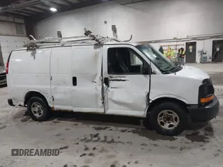 2006 Chevrolet Express Cargo Van with VIN 1GCFG15X861262059, listed as a IAAI auction lot 41803770 with 199,997 mi miles. Bid and sale history available at carsss.com. Image 13.