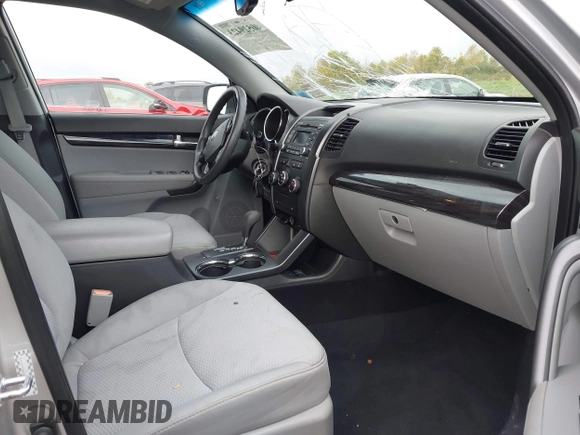 2011 Kia Sorento LX with VIN 5XYKT3A14BG050650, listed as a IAAI auction lot 40529423 with 53,301 mi miles. Bid and sale history available at carsss.com. Image 5.