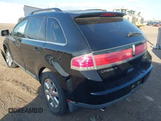 2007 Lincoln MKX z VIN 2LMDU68C87BJ06115, wystawiony jako IAAI lot #42147953 z przebiegiem 173 527 mil mil oraz . Historia ofert i sprzedaży dostępna na DreamBid. Obrazek 3.