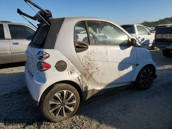 2010 Smart fortwo Pure с VIN WMEEJ3BA4AK363015, выставлен на аукционе Copart как лот 76066204 с пробегом Не указан миль и Списание • Salvage title. История ставок и продаж доступна на DreamBid. Изображение 3.