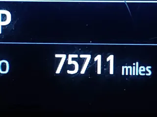 2020 Toyota C-HR LE z VIN JTNKHMBX2L1086683, wystawiony jako IAAI lot #41572864 z przebiegiem 75 711 mil mil oraz . Historia ofert i sprzedaży dostępna na DreamBid. Obrazek 16.