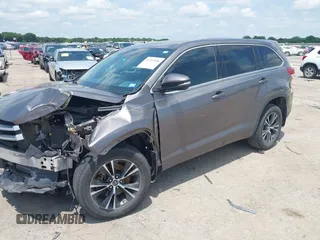 2018 Toyota Highlander LE z VIN 5TDZARFH1JS038079, wystawiony jako IAAI lot #42369968 z przebiegiem 83 706 mil mil oraz . Historia ofert i sprzedaży dostępna na DreamBid. Obrazek 2.