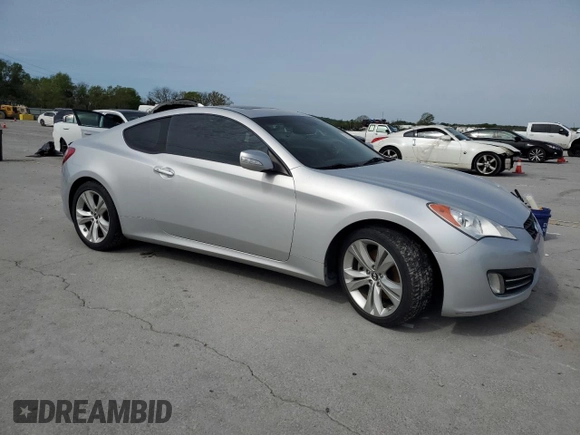 2011 Hyundai Genesis Coupe Grand Touring z VIN KMHHU6KH0BU045993, wystawiony jako Copart lot #53572805 z przebiegiem 61 244 mil mil oraz Szkoda całkowita • Salvage title. Historia ofert i sprzedaży dostępna na DreamBid. Obrazek 4.