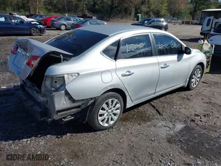 2015 Nissan Sentra SV with VIN 3N1AB7AP7FY335082, listed as a IAAI auction lot 40919575 with 98,681 mi miles. Bid and sale history available at carsss.com. Image 4.