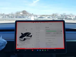 2023 Tesla Model 3 z VIN 5YJ3E1EA1PF545223, wystawiony jako IAAI lot #41591588 z przebiegiem 26 523 mil mil oraz . Historia ofert i sprzedaży dostępna na DreamBid. Obrazek 17.