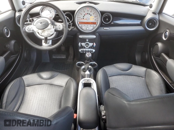 2008 MINI Hardtop with VIN WMWMF33558TU63803, listed as a Copart auction lot 47045475 with 70,989 mi miles and Salvage Title. Bid and sale history available at DreamBid. Image 8.
