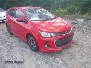 2020 Chevrolet Sonic LT z VIN 1G1JD6SBXL4137057, wystawiony jako IAAI lot #42306675 z przebiegiem 39 882 mil mil oraz . Historia ofert i sprzedaży dostępna na DreamBid. Obrazek 1.
