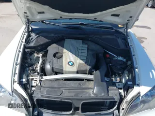 2012 BMW X5 35d z VIN 5UXZW0C57CL672538, wystawiony jako IAAI lot #41967268 z przebiegiem 141 996 mil mil oraz . Historia ofert i sprzedaży dostępna na DreamBid. Obrazek 10.