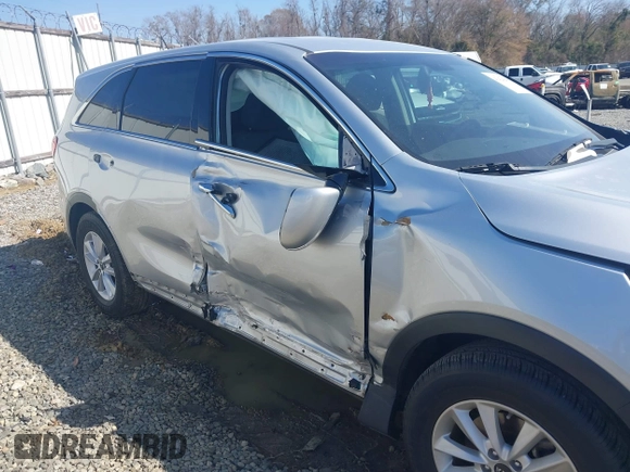 2020 Kia Sorento LX with VIN 5XYPG4A3XLG635252, listed as a IAAI auction lot 41424255 with 94,489 mi miles. Bid and sale history available at carsss.com. Image 6.