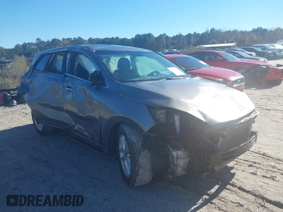 2019 Kia Sorento LX V6 with VIN 5XYPGDA55KG483672, listed as a IAAI auction lot 41043216 with 163,173 mi miles. Bid and sale history available at carsss.com. Image 1.