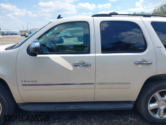 2013 Chevrolet Tahoe LTZ with VIN 1GNSKCE07DR326996, listed as a IAAI auction lot 42203073 with 147,067 mi miles and . Bid and sale history available at DreamBid. Image 14.