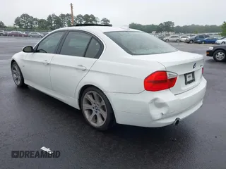 2007 BMW 3 Series 335i z VIN WBAVB735X7VH22444, wystawiony jako IAAI lot #42372287 z przebiegiem 179 686 mil mil oraz . Historia ofert i sprzedaży dostępna na DreamBid. Obrazek 3.