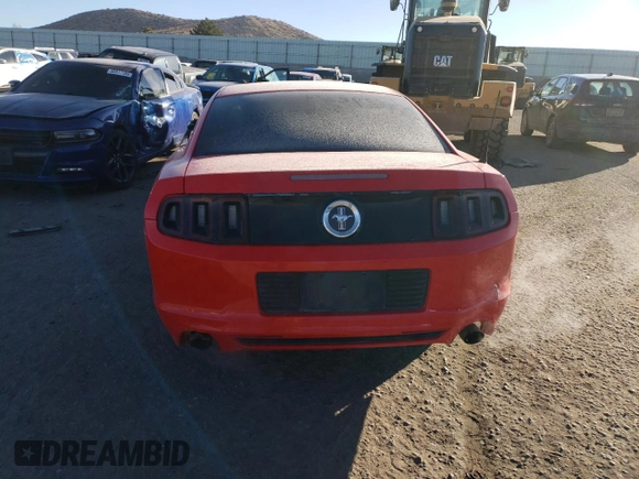 2014 Ford Mustang V6 z VIN 1ZVBP8AM5E5276735, wystawiony jako Copart lot #88933725 z przebiegiem 139 388 mil mil oraz Szkoda całkowita • Salvage title. Historia ofert i sprzedaży dostępna na DreamBid. Obrazek 6.