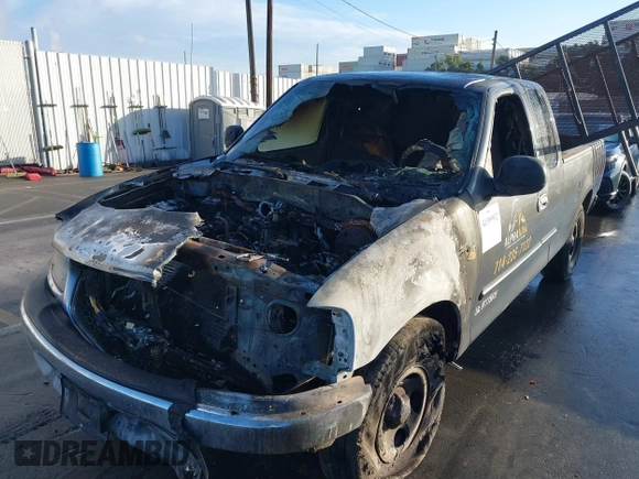 2001 Ford F-150 XL z VIN 1FTRX17W91NA11375, wystawiony jako IAAI lot #41399932 z przebiegiem Nie podano mil oraz . Historia ofert i sprzedaży dostępna na DreamBid. Obrazek 6.