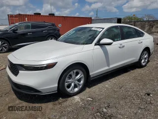 2024 Honda Accord LX z VIN 1HGCY1F2XRA044763, wystawiony jako Copart lot #51699514 z przebiegiem 1817 mil mil oraz Szkody całkowita. Historia ofert i sprzedaży dostępna na DreamBid. Obrazek 1.