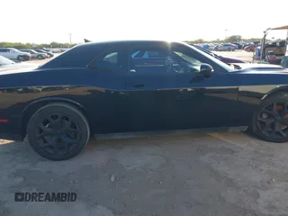 2016 Dodge Challenger SXT Plus z VIN 2C3CDZAG5GH345617, wystawiony jako IAAI lot #40801879 z przebiegiem 94 610 mil mil oraz . Historia ofert i sprzedaży dostępna na DreamBid. Obrazek 13.