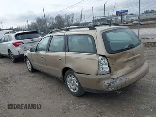 2000 Saturn LW z VIN 1G8JU82FXYY685964, wystawiony jako IAAI lot #41590679 z przebiegiem 118 966 mil mil oraz . Historia ofert i sprzedaży dostępna na DreamBid. Obrazek 3.