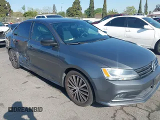 2016 Volkswagen Jetta Sport z VIN 3VWD17AJ5GM231530, wystawiony jako IAAI lot #41968152 z przebiegiem 85 474 mil mil oraz . Historia ofert i sprzedaży dostępna na DreamBid. Obrazek 13.