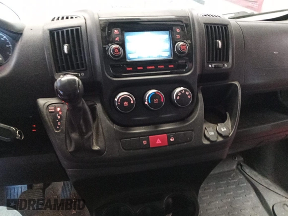 2018 Ram ProMaster Cargo z VIN 3C6TRVDG5JE112252, wystawiony jako IAAI lot #42399558 z przebiegiem 159 166 mil mil oraz . Historia ofert i sprzedaży dostępna na DreamBid. Obrazek 32.