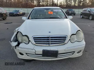 2007 Mercedes-Benz C 280 Luxury z VIN WDBRF92H07F908967, wystawiony jako Copart lot #57304005 z przebiegiem Nie podano mil oraz Nie do naprawy • Non repairable. Historia ofert i sprzedaży dostępna na DreamBid. Obrazek 5.