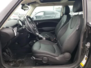 2011 MINI Hardtop z VIN WMWSU3C57BTX97044, wystawiony jako Copart lot #43625955 z przebiegiem 15 401 mil mil oraz Szkody całkowita. Historia ofert i sprzedaży dostępna na DreamBid. Obrazek 7.