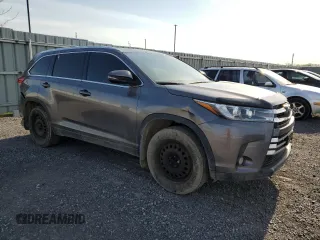 2018 Toyota Highlander SE z VIN 5TDJZRFH4JS551509, wystawiony jako Copart lot #56700765 z przebiegiem 133 320 mil mil oraz Szkoda całkowita • Salvage title. Historia ofert i sprzedaży dostępna na DreamBid. Obrazek 4.