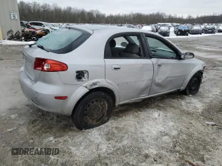 2005 Suzuki Reno S z VIN KL5JD66Z85K174255, wystawiony jako Copart lot #46405825 z przebiegiem 135 694 mil mil oraz Szkody całkowita. Historia ofert i sprzedaży dostępna na DreamBid. Obrazek 3.