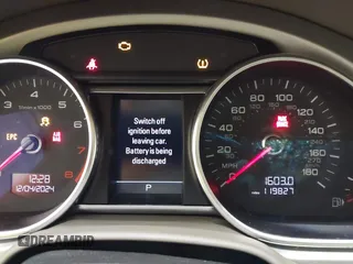 2015 Audi Q7 Premium Plus z VIN WA1LGAFE3FD010597, wystawiony jako IAAI lot #41010174 z przebiegiem 119 827 mil mil oraz . Historia ofert i sprzedaży dostępna na DreamBid. Obrazek 7.