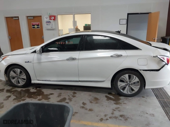2015 Hyundai Sonata Hybrid Limited with VIN KMHEC4A40FA119364, listed as a IAAI auction lot 40883259 with 148,969 mi miles. Bid and sale history available at carsss.com. Image 14.