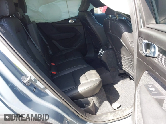 2023 Volvo XC40 Ultimate Dark Theme z VIN YV4L12UX9P2060819, wystawiony jako IAAI lot #42101069 z przebiegiem 24 171 mil mil oraz . Historia ofert i sprzedaży dostępna na DreamBid. Obrazek 8.
