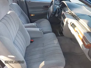 1995 Chrysler Concorde z VIN 2C3HD56TXSH598316, wystawiony jako IAAI lot #41789864 z przebiegiem 96 819 mil mil oraz . Historia ofert i sprzedaży dostępna na DreamBid. Obrazek 5.