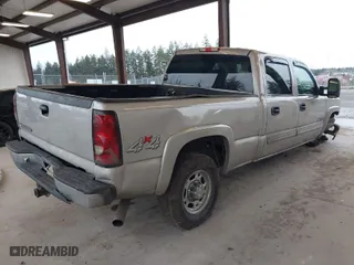 2006 Chevrolet Silverado 2500HD LT1 with VIN 1GCHK23U16F261716, listed as a IAAI auction lot 41892408 with 273,228 mi miles. Bid and sale history available at carsss.com. Image 4.