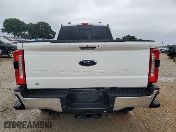2023 Ford F-250 XL z VIN 1FT8W2BT2PED35956, wystawiony jako Copart lot #62242105 z przebiegiem Nie podano mil oraz Nie do naprawy • Non repairable. Historia ofert i sprzedaży dostępna na DreamBid. Obrazek 6.