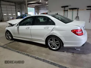 2013 Mercedes-Benz C 300 Sport с VIN WDDGF8AB3DG071630, выставлен на аукционе Copart как лот 60633755 с пробегом 125 585 миль миль и Списание • Salvage title. История ставок и продаж доступна на DreamBid. Изображение 2.