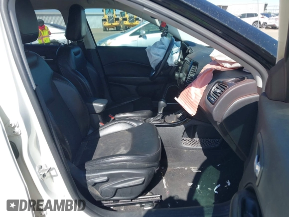 2018 Jeep Compass Latitude with VIN 3C4NJCBB3JT462141, listed as a IAAI auction lot 42024920 with 84,988 mi miles and . Bid and sale history available at DreamBid. Image 5.