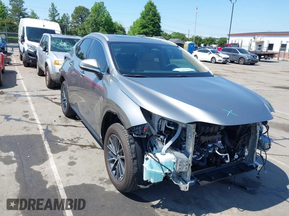 2025 Lexus NX 250 Premium z VIN 2T2GDCAZ1SC020537, wystawiony jako IAAI lot #42140775 z przebiegiem 2 349 mil mil oraz . Historia ofert i sprzedaży dostępna na DreamBid. Obrazek 1.