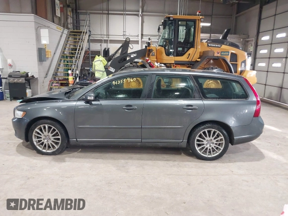 2010 Volvo V50 with VIN YV1382MW4A2521366, listed as a IAAI auction lot 41355960 with 242,749 mi miles. Bid and sale history available at carsss.com. Image 14.