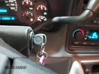 2005 Chevrolet Tahoe LS z VIN 1GNEK13T65J189354, wystawiony jako IAAI lot #42307925 z przebiegiem 166 521 mil mil oraz . Historia ofert i sprzedaży dostępna na DreamBid. Obrazek 11.