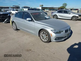 2016 BMW 3 Series 320i xDrive z VIN WBA8E5G53GNT94851, wystawiony jako IAAI lot #40924886 z przebiegiem Nie podano mil oraz . Historia ofert i sprzedaży dostępna na DreamBid. Obrazek 1.